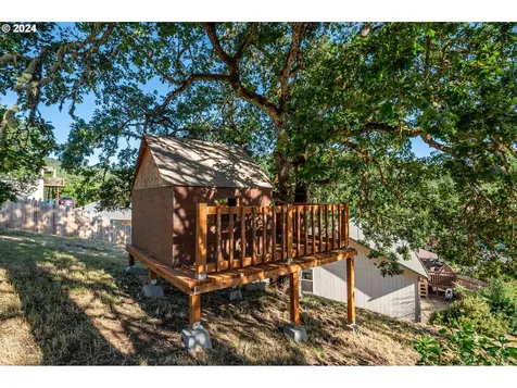 1344 NE Ridge Avenue Roseburg OR 97470