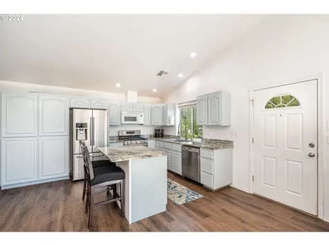 1344 NE Ridge Avenue Roseburg OR 97470