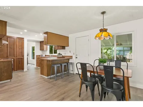 383 Ne 20th Place Hillsboro OR 97124
