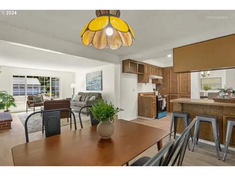 383 Ne 20th Place Hillsboro OR 97124