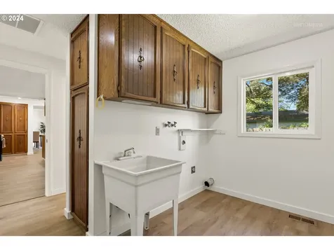 383 Ne 20th Place Hillsboro OR 97124