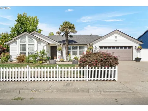4321 Raccoon Avenue NE Salem OR 97305