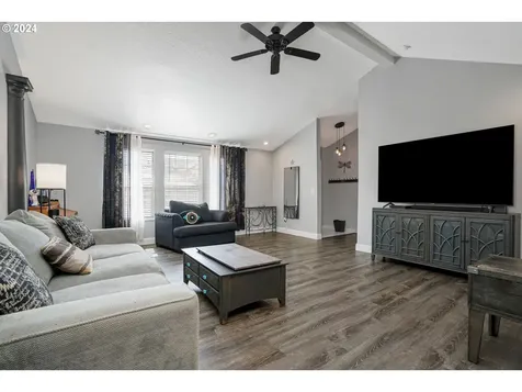 4321 Raccoon Avenue NE Salem OR 97305