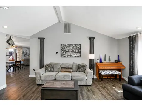 4321 Raccoon Avenue NE Salem OR 97305