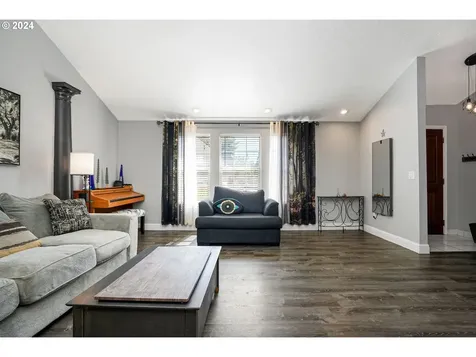 4321 Raccoon Avenue NE Salem OR 97305