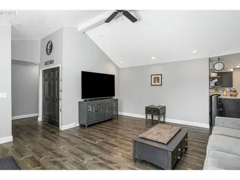 4321 Raccoon Avenue NE Salem OR 97305