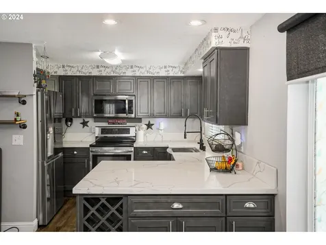 4321 Raccoon Avenue NE Salem OR 97305