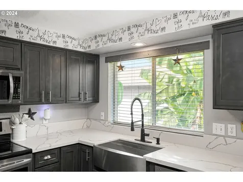 4321 Raccoon Avenue NE Salem OR 97305