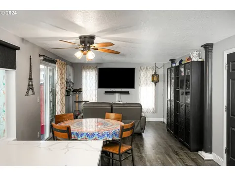 4321 Raccoon Avenue NE Salem OR 97305