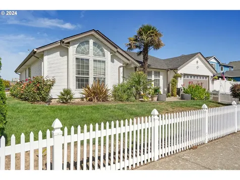 4321 Raccoon Avenue NE Salem OR 97305