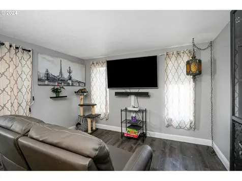 4321 Raccoon Avenue NE Salem OR 97305