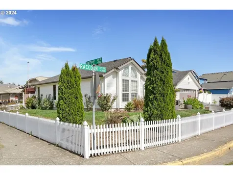 4321 Raccoon Avenue NE Salem OR 97305