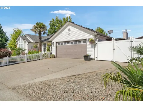 4321 Raccoon Avenue NE Salem OR 97305