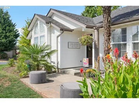 4321 Raccoon Avenue NE Salem OR 97305