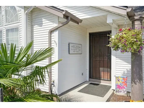 4321 Raccoon Avenue NE Salem OR 97305