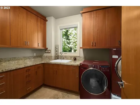 9929 NW Upton Court Portland OR 97229