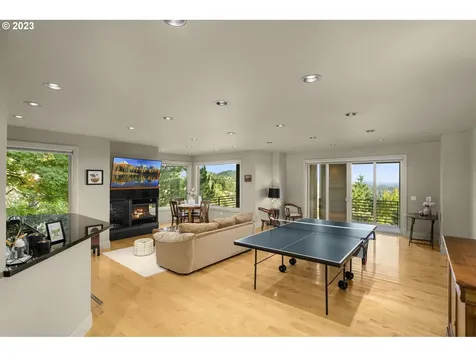9929 NW Upton Court Portland OR 97229
