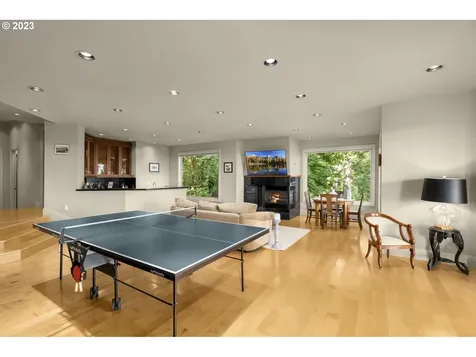 9929 NW Upton Court Portland OR 97229