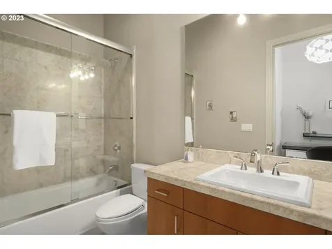 9929 NW Upton Court Portland OR 97229