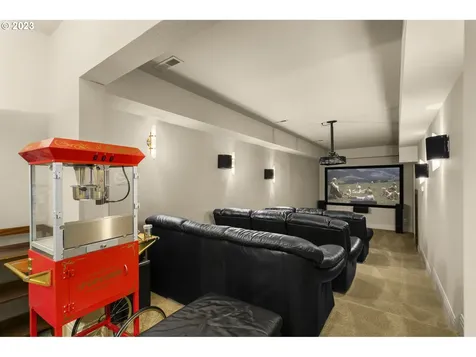 9929 NW Upton Court Portland OR 97229