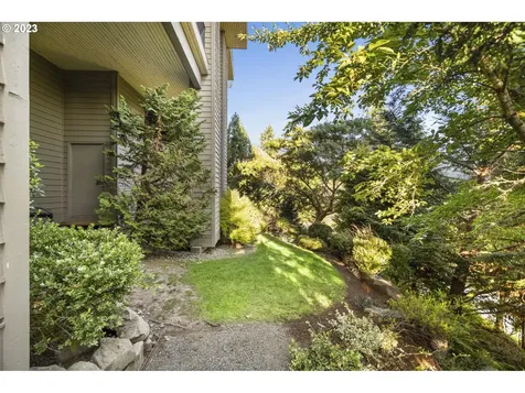 9929 NW Upton Court Portland OR 97229
