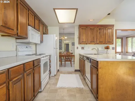 15775 SW Highland Court Portland OR 97224