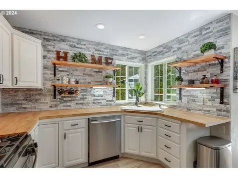 3702 Mohawk Way West Linn OR 97068