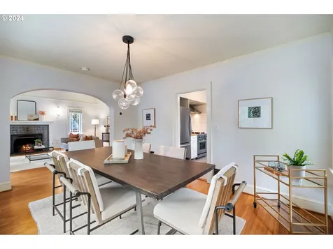 4361 Ne Hazelfern Place Portland OR 97213