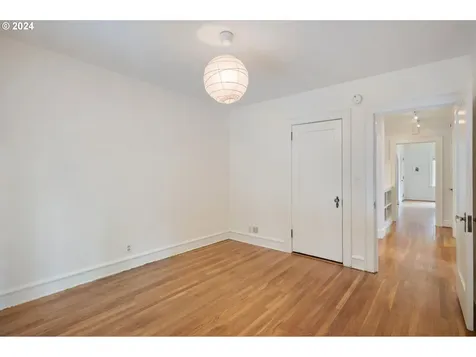 4361 Ne Hazelfern Place Portland OR 97213