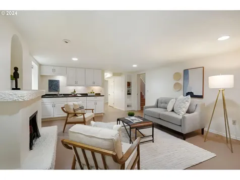 4361 Ne Hazelfern Place Portland OR 97213