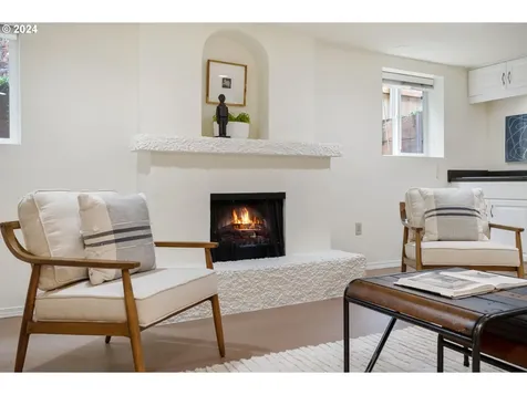 4361 Ne Hazelfern Place Portland OR 97213