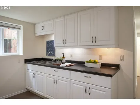 4361 Ne Hazelfern Place Portland OR 97213