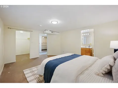 4361 Ne Hazelfern Place Portland OR 97213