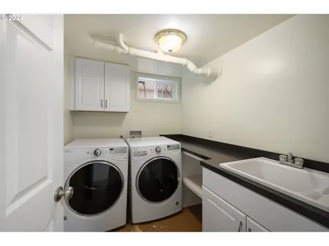 4361 Ne Hazelfern Place Portland OR 97213