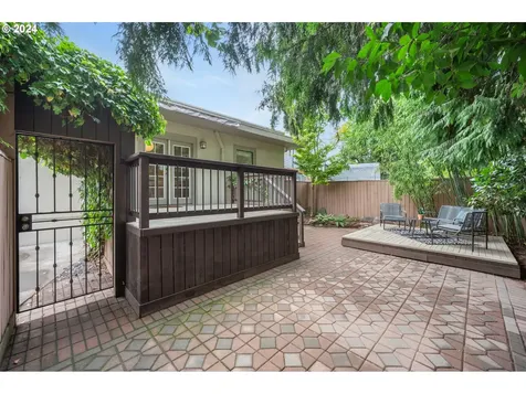 4361 Ne Hazelfern Place Portland OR 97213