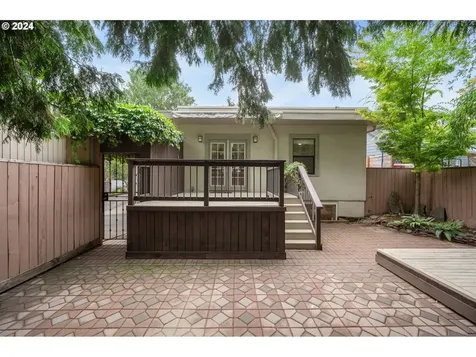 4361 Ne Hazelfern Place Portland OR 97213