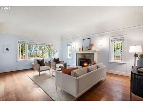 4361 Ne Hazelfern Place Portland OR 97213