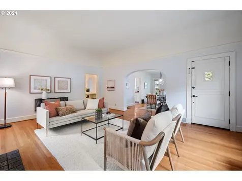 4361 Ne Hazelfern Place Portland OR 97213