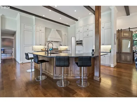 24220 SW Petes Mountain Road West Linn OR 97068