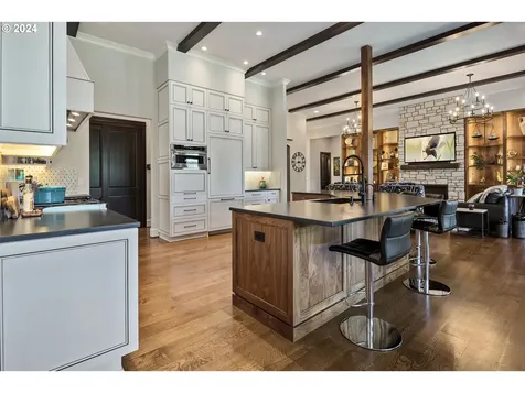 24220 SW Petes Mountain Road West Linn OR 97068