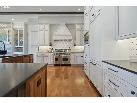 24220 SW Petes Mountain Road West Linn OR 97068
