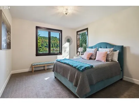 24220 SW Petes Mountain Road West Linn OR 97068