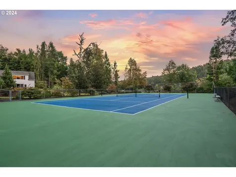 24220 SW Petes Mountain Road West Linn OR 97068