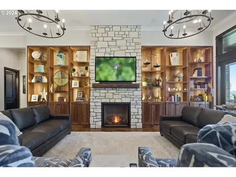 24220 SW Petes Mountain Road West Linn OR 97068