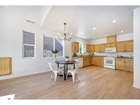 1763 Merlin Way Eugene OR 97402