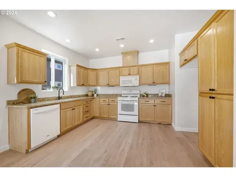 1763 Merlin Way Eugene OR 97402