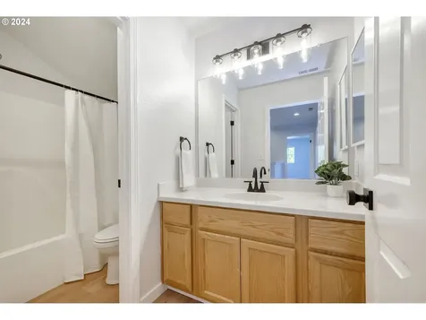 1763 Merlin Way Eugene OR 97402