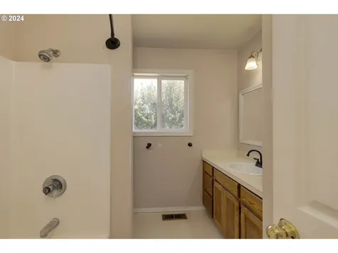 917 Amity Court Woodburn OR 97071