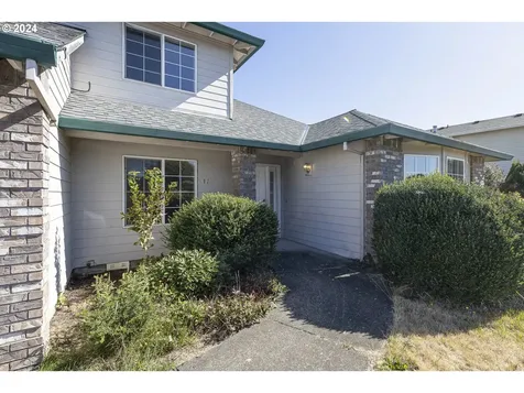 917 Amity Court Woodburn OR 97071