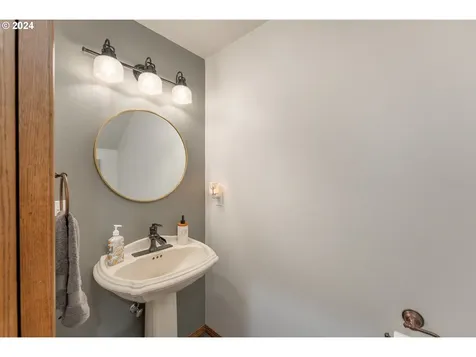 143 Redtail Ridge Lane Roseburg OR 97471
